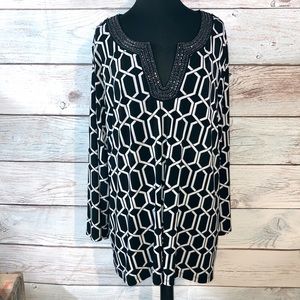 30/32 black and white tunic top. Soft by Avenue. Long sleeve. Beaded neckline